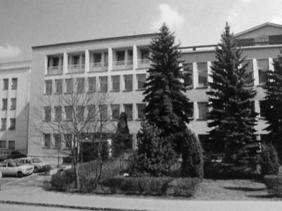 Bývalá budova školy na Mnoheľovej ulici